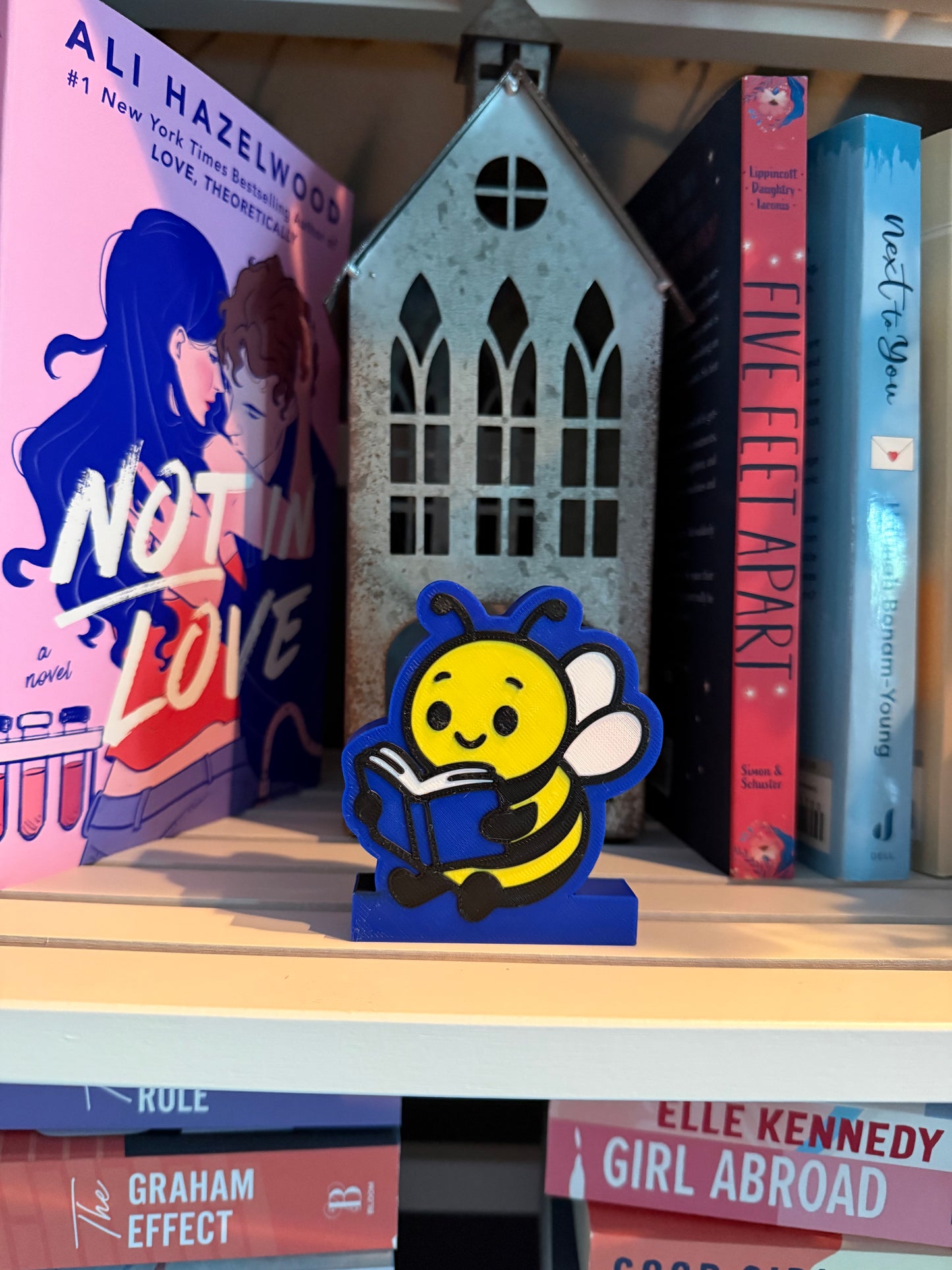 3D - Bookshelf Decor - Book Bee